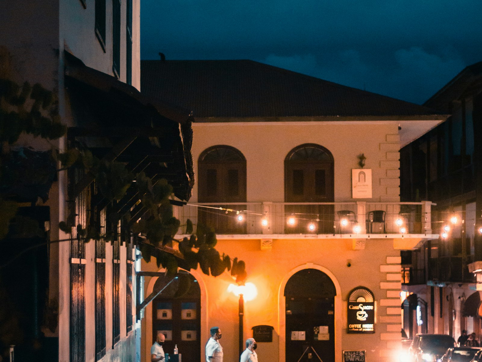 Casco Viejo at night